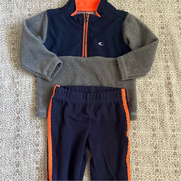 Carter’s Fleece Outfit - Picture 3 of 6